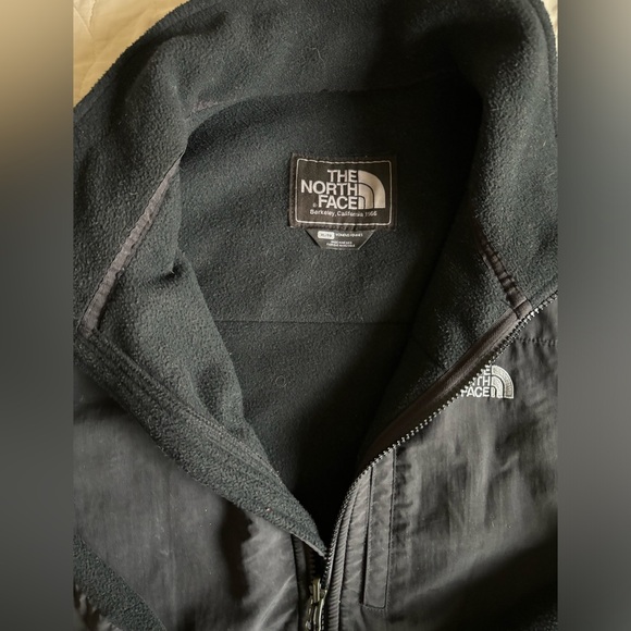 XL BLACK WOMENS NORTH FACE FLEECE JACKET! 🖤🖤🖤 - Picture 3 of 4